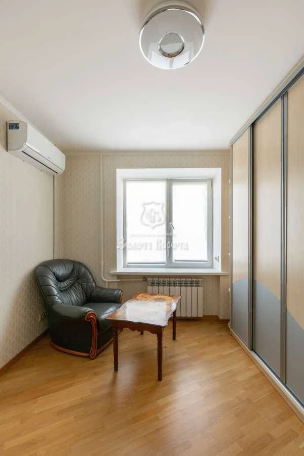For Sale 4-room apartment, Kyiv, Шевchenkovskyi, Salutna St, 4a