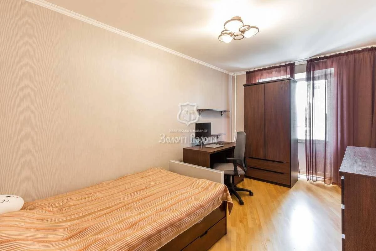 For Sale 4-room apartment, Kyiv, Шевchenkovskyi, Salutna St, 4a