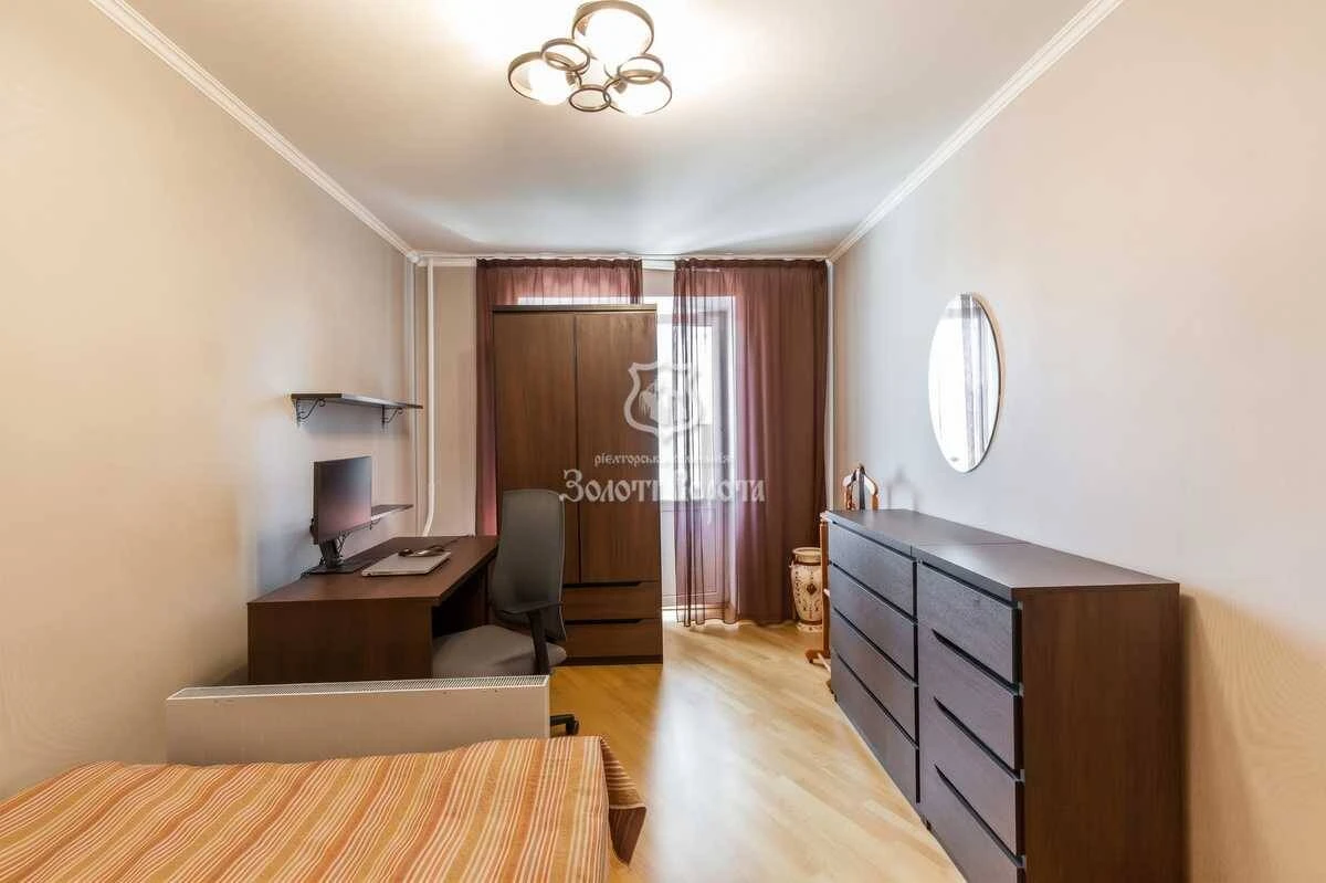 For Sale 4-room apartment, Kyiv, Шевchenkovskyi, Salutna St, 4a