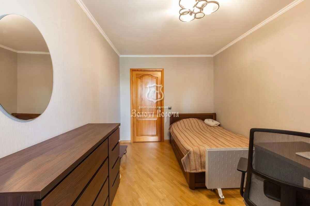 For Sale 4-room apartment, Kyiv, Шевchenkovskyi, Salutna St, 4a