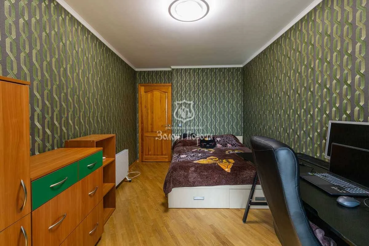 For Sale 4-room apartment, Kyiv, Шевchenkovskyi, Salutna St, 4a