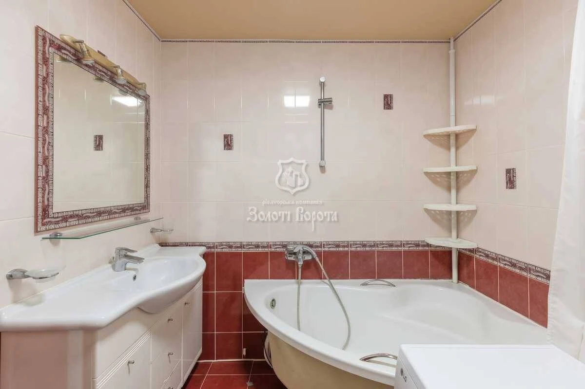 For Sale 4-room apartment, Kyiv, Шевchenkovskyi, Salutna St, 4a