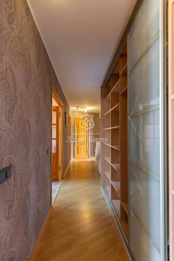 For Sale 4-room apartment, Kyiv, Шевchenkovskyi, Salutna St, 4a
