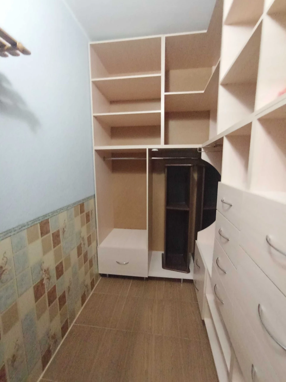 1 кімн квартира з ремонтом у цегляному будинку .