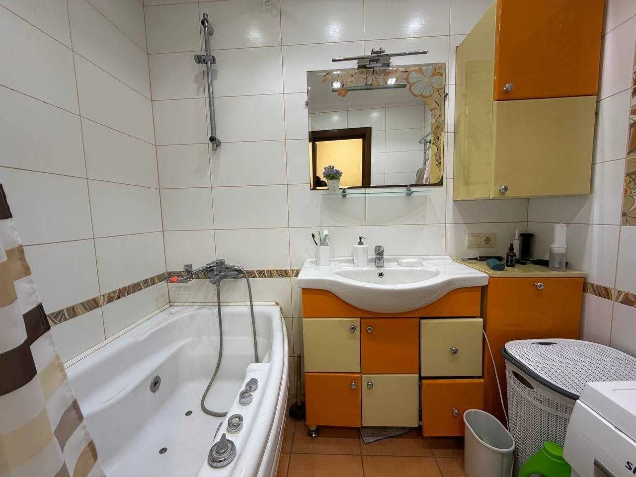Продаж 4к квартири мікрорайн Виставка вул. Зарічанська