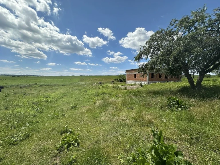 Sale of land plot for construction