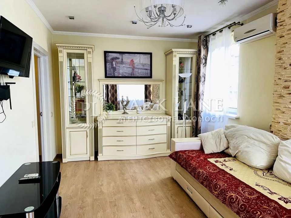 One-room apartment. Kyiv, Feodosiyksa St.