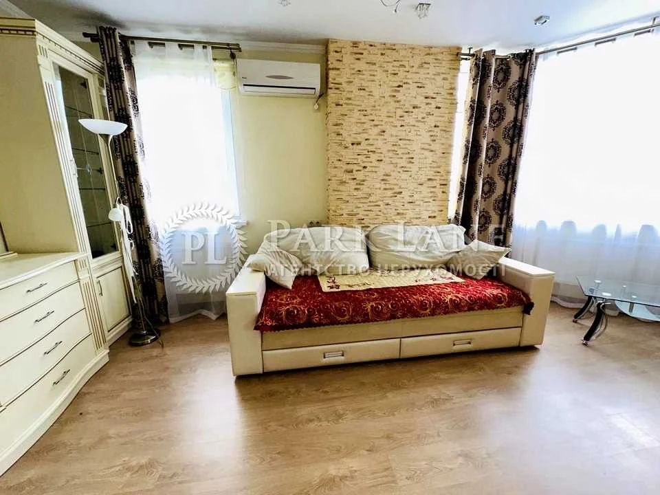One-room apartment. Kyiv, Feodosiyksa St.