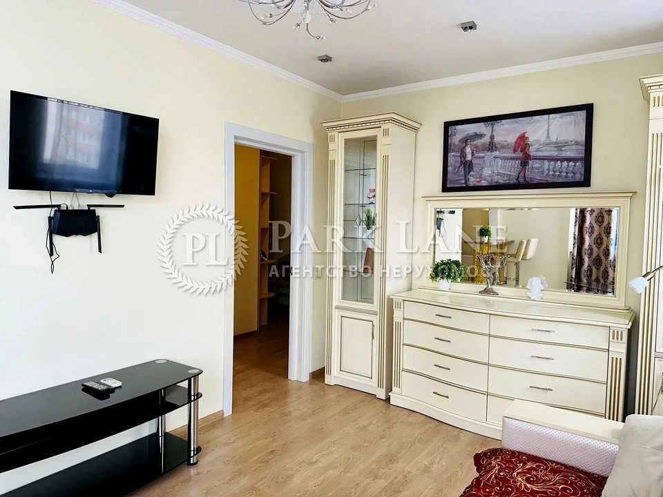 One-room apartment. Kyiv, Feodosiyksa St.