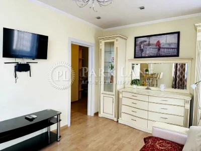 One-room apartment. Kyiv, Feodosiyksa St.
