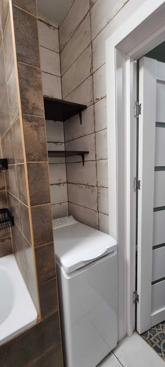 1 room apartment (60.1 sq. m) St. Novosytchyska 15/