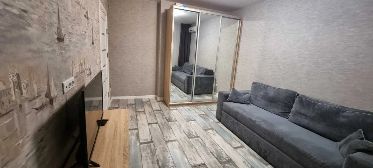 1 room apartment (60.1 sq. m) St. Novosytchyska 15/