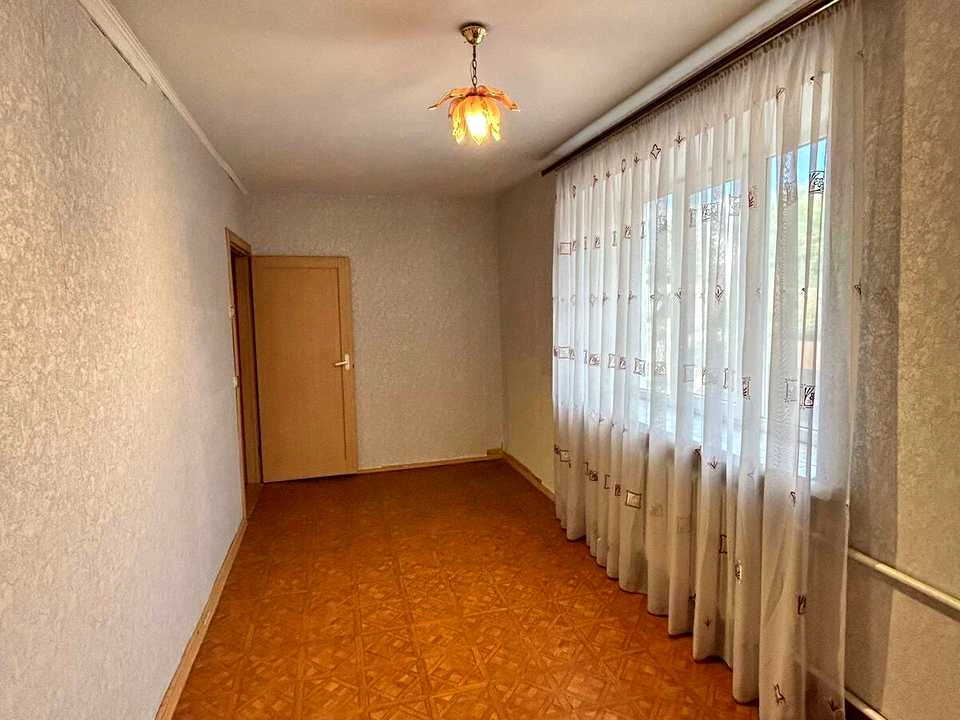 Apartment. Kam'yantska St., Kamianets, Khmelnytskyi.