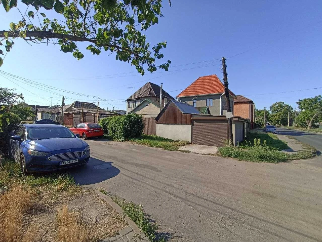 Detached new house next to Furniture House. Horkanalization