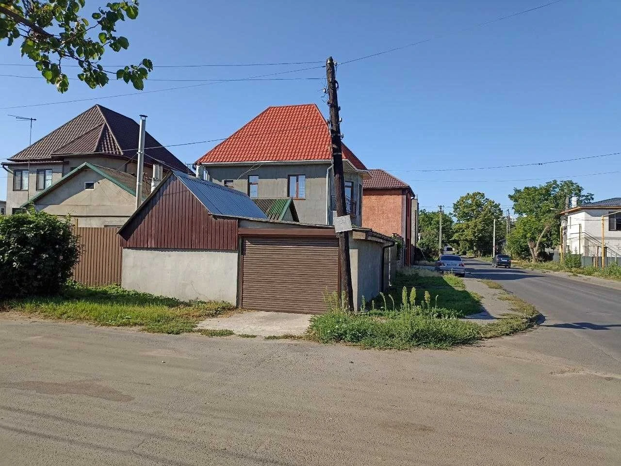 Detached new house next to Furniture House. Horkanalization