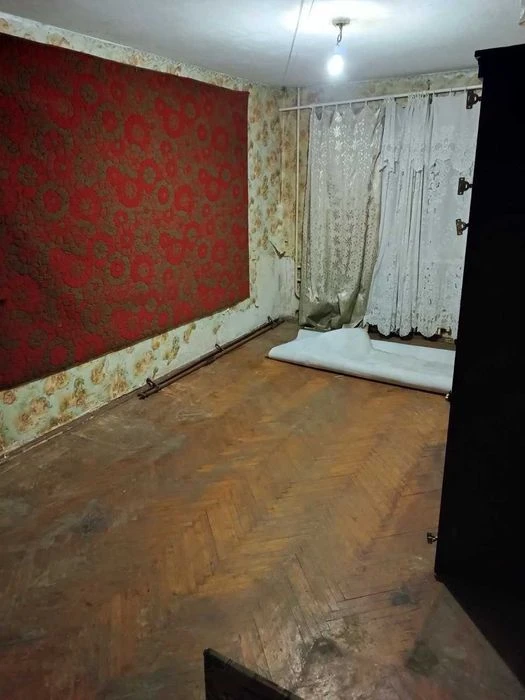 For sale 3 rooms on Yudina Street 10 min from Kholodna Gora