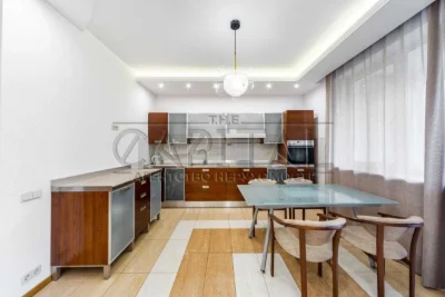 Простора 3-кімнатна квартира 140 м² в серці Печерська Предс