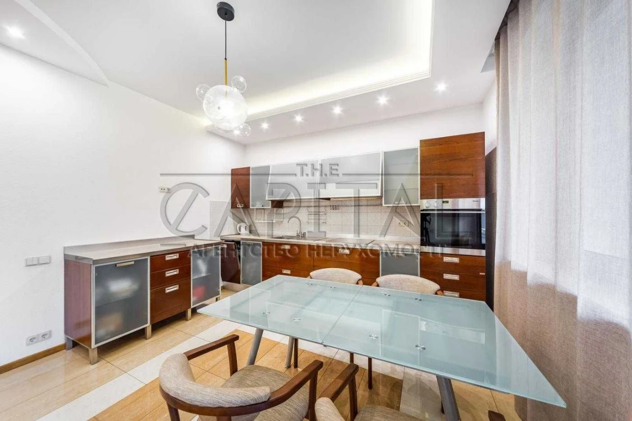 Простора 3-кімнатна квартира 140 м² в серці Печерська Предс