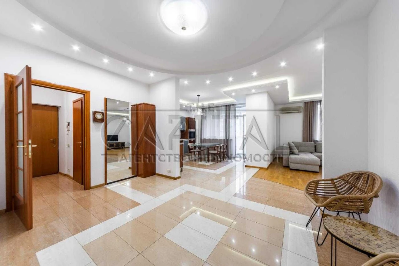 Простора 3-кімнатна квартира 140 м² в серці Печерська Предс