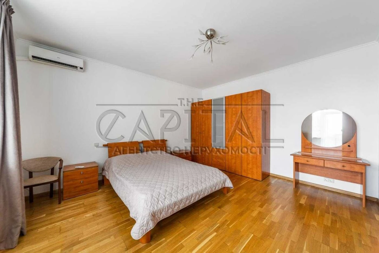 Простора 3-кімнатна квартира 140 м² в серці Печерська Предс