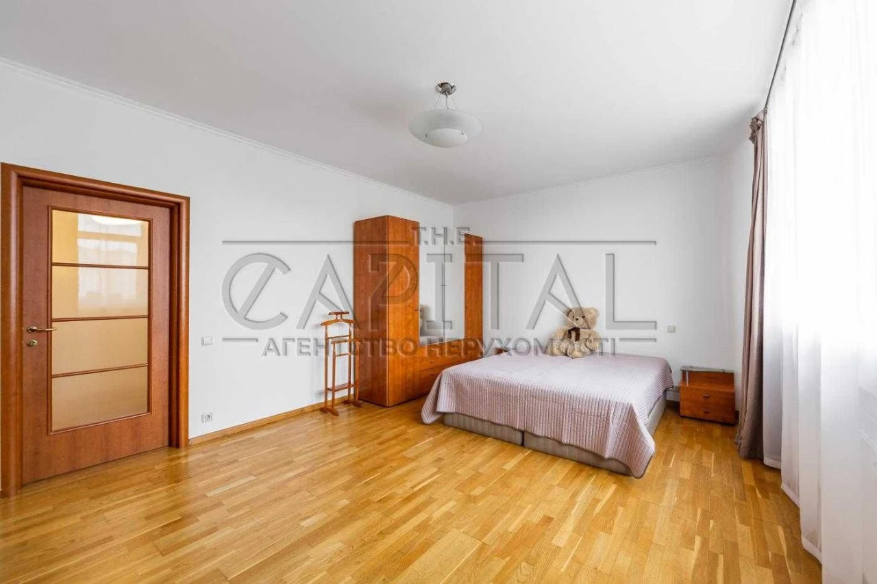 Простора 3-кімнатна квартира 140 м² в серці Печерська Предс
