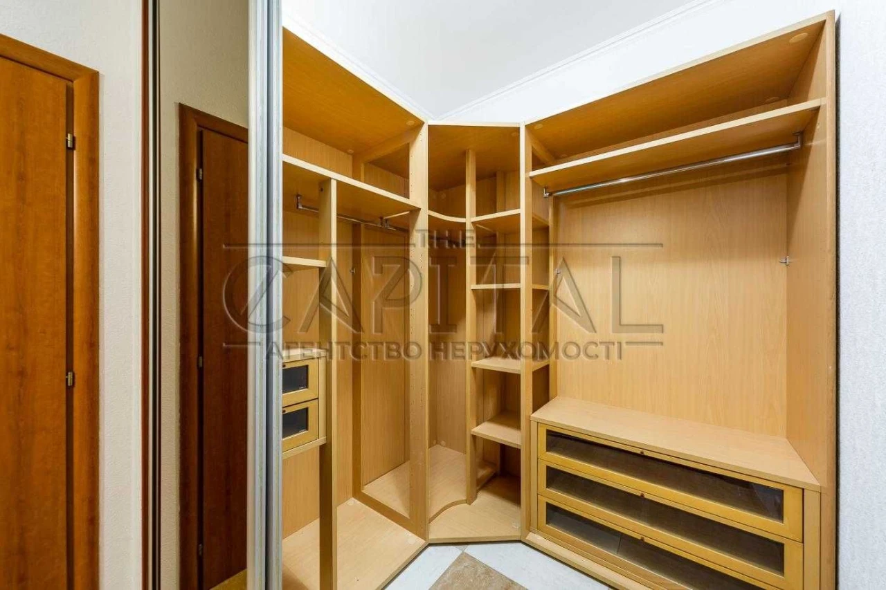 Простора 3-кімнатна квартира 140 м² в серці Печерська Предс
