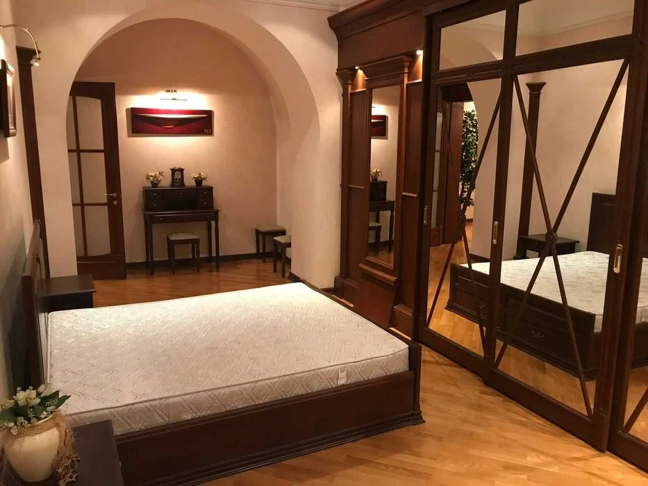 Высококачественная 4-х комн кв 160 м Камин 2 спальные ул Пас