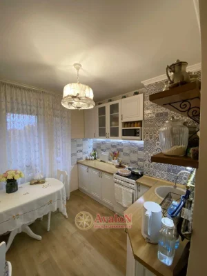 Three-room apartment with renovation. Furniture. Appliances