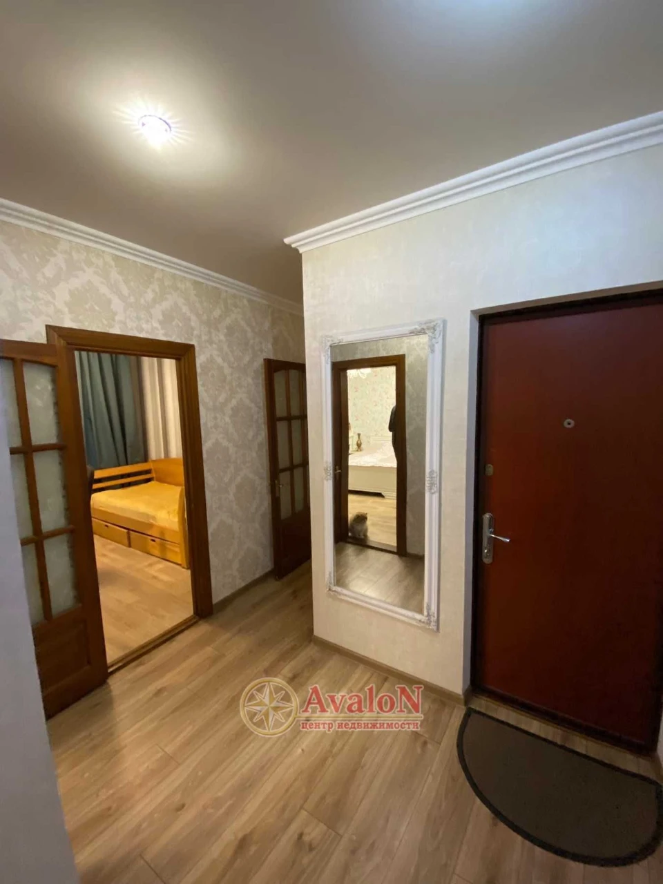 Three-room apartment with renovation. Furniture. Appliances