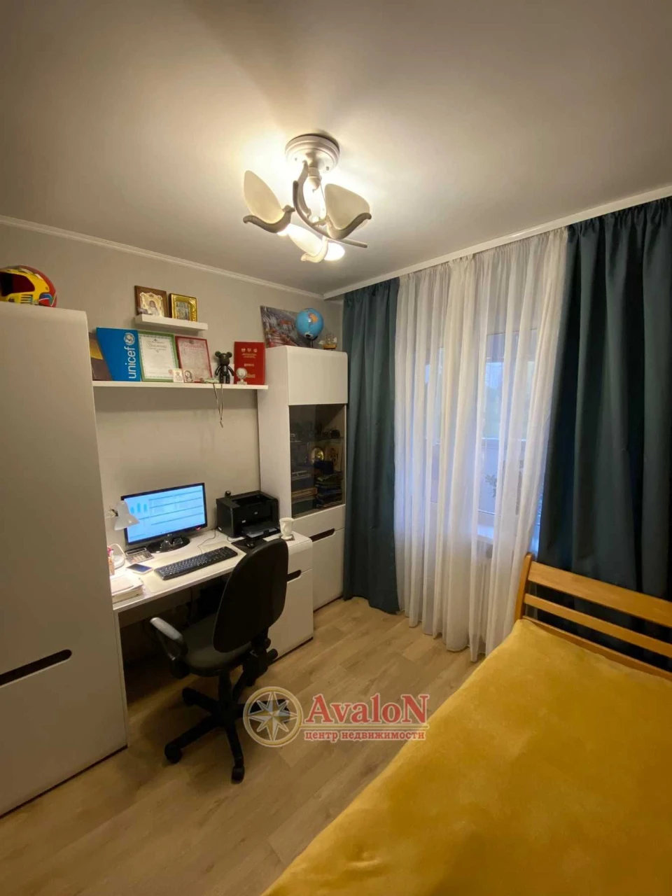 Three-room apartment with renovation. Furniture. Appliances