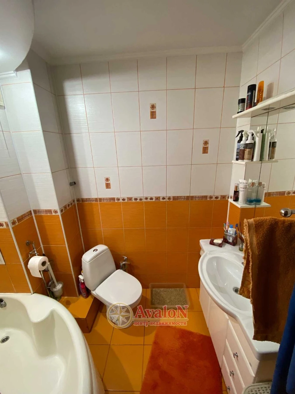 Three-room apartment with renovation. Furniture. Appliances