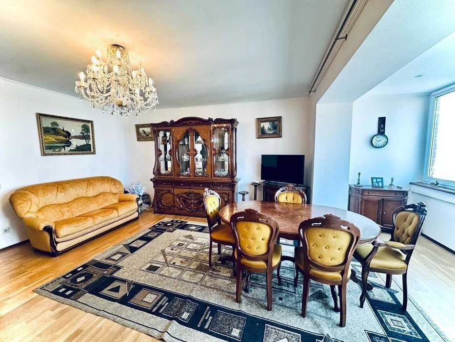 Lesi Ukrainky Boulevard, 21 A, 4 rooms, 120 m2, from the owner