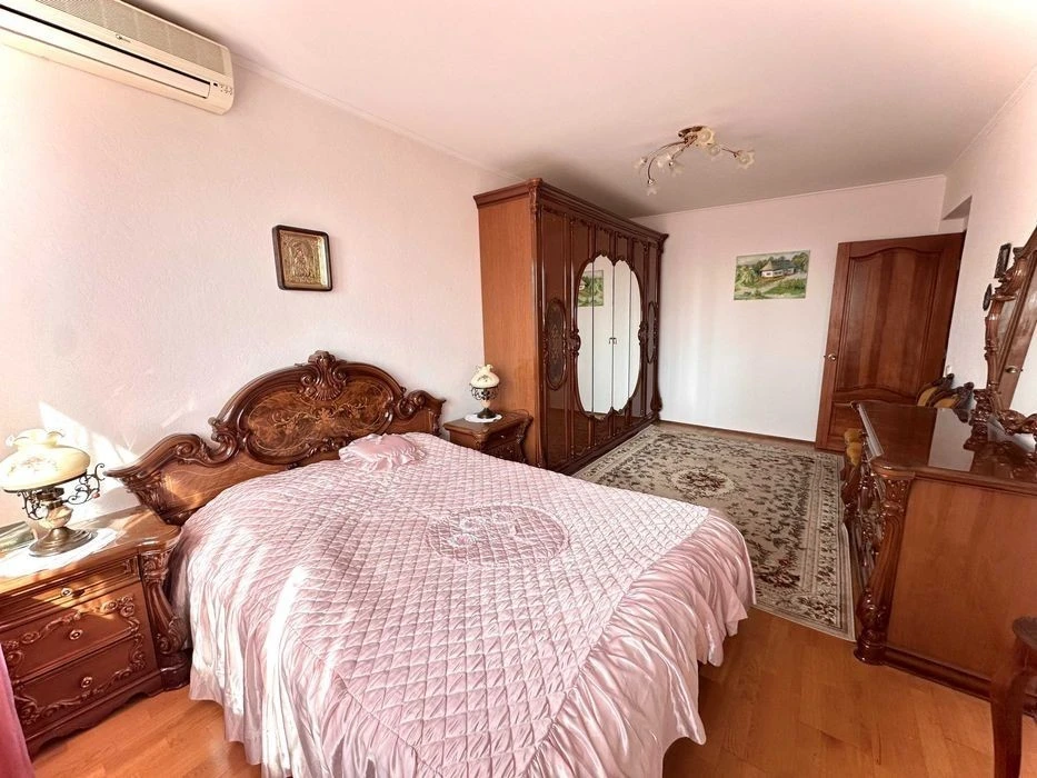Lesi Ukrainky Boulevard, 21 A, 4 rooms, 120 m2, from the owner