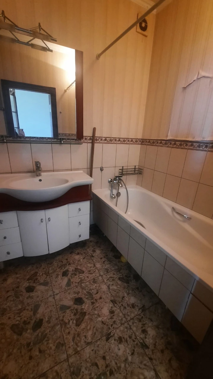 Продаж з терміновим виїздом 2кімнатна квартира в районі музею флоту