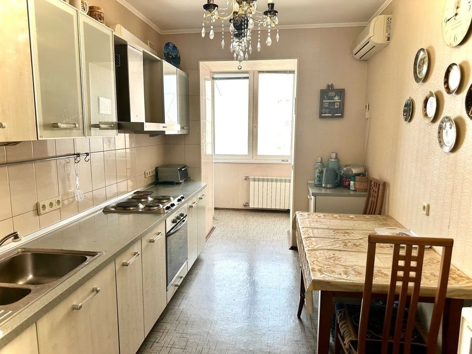 Lesi Ukrainky Boulevard, 21 A, 4 rooms, 120 m2, from the owner