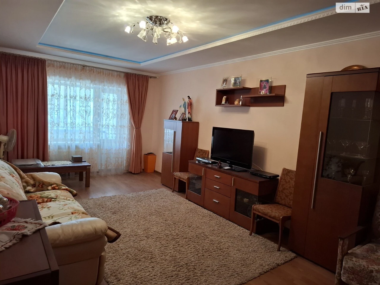 Sale of 3-room apartment in a brick house on вул. Вишневецького, micro-district Alaska