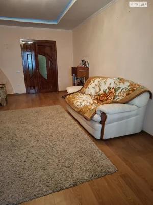 Sale of 3-room apartment in a brick house on вул. Вишневецького, micro-district Alaska