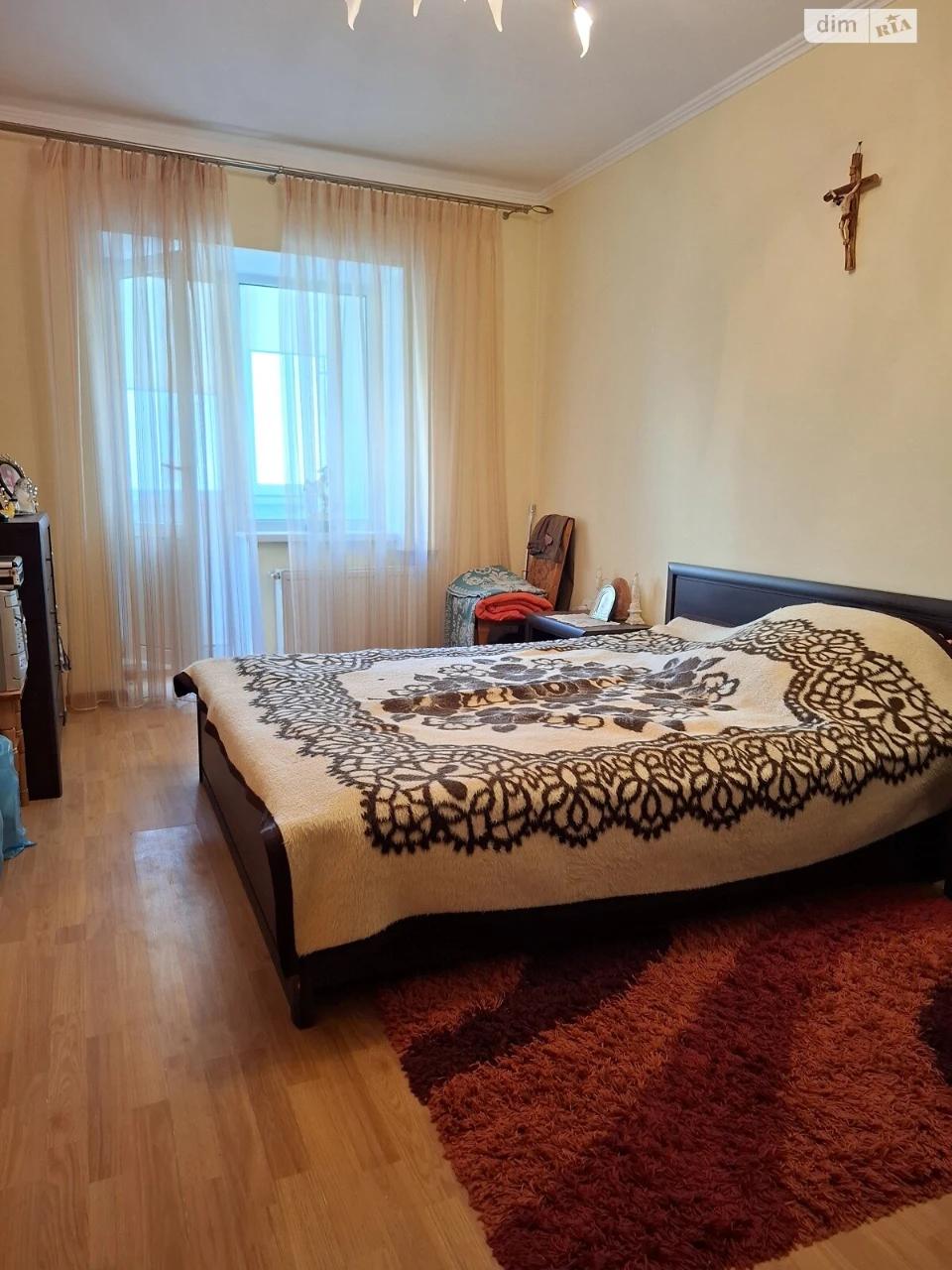 Sale of 3-room apartment in a brick house on вул. Вишневецького, micro-district Alaska