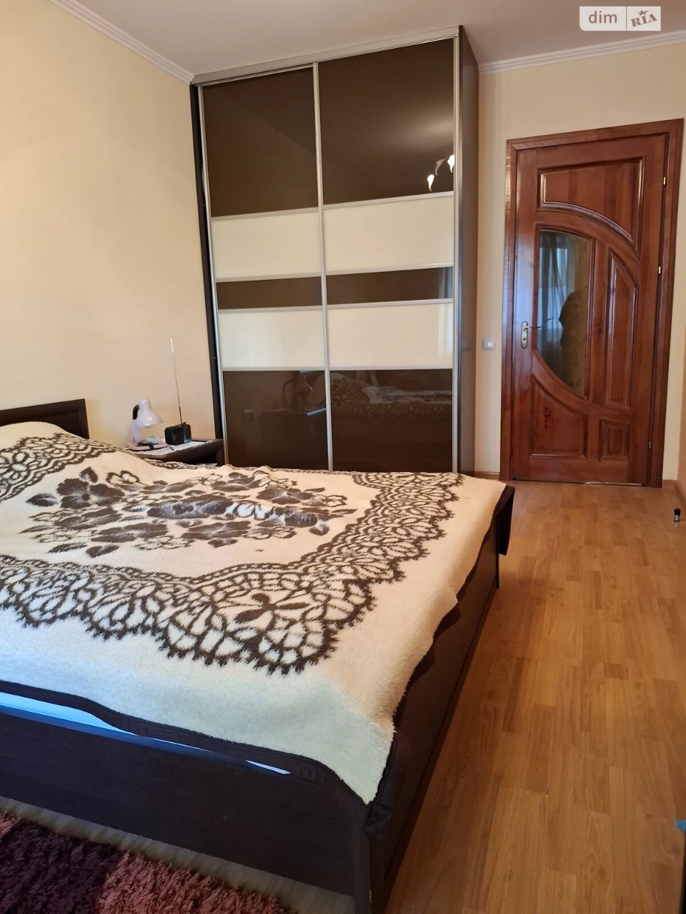 Sale of 3-room apartment in a brick house on вул. Вишневецького, micro-district Alaska