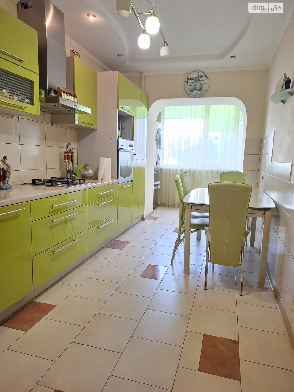 Sale of 3-room apartment in a brick house on вул. Вишневецького, micro-district Alaska