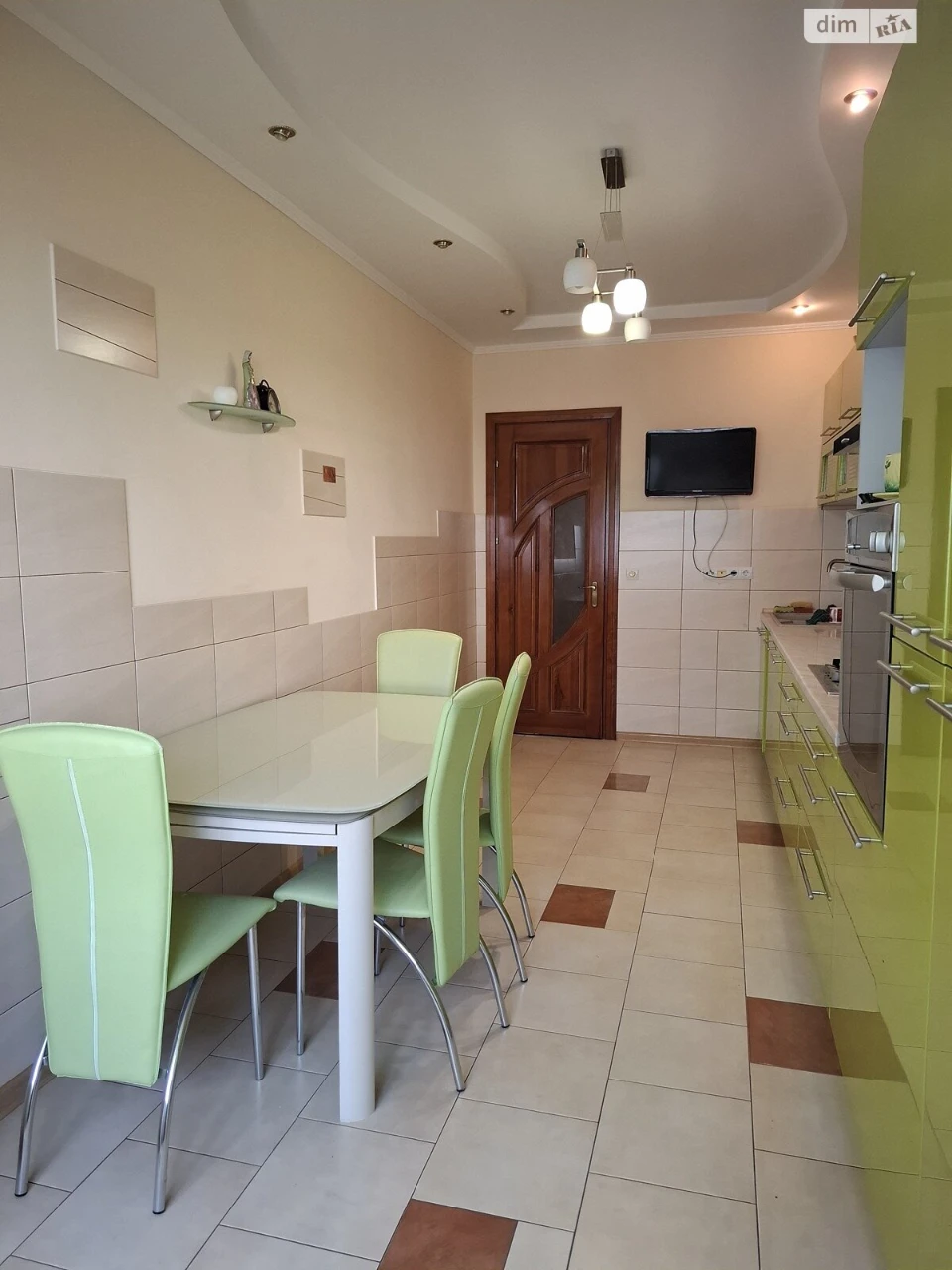 Sale of 3-room apartment in a brick house on вул. Вишневецького, micro-district Alaska
