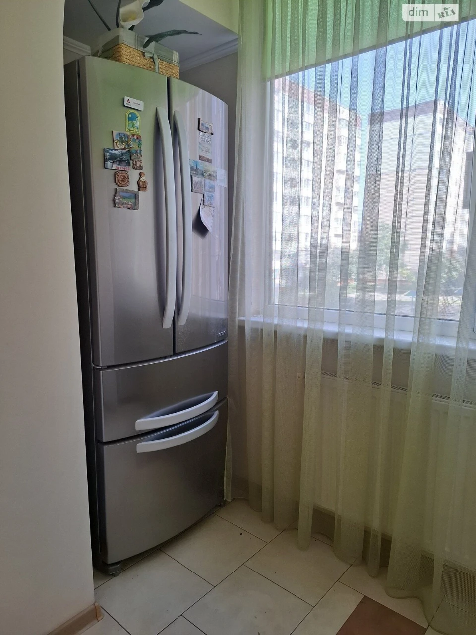 Sale of 3-room apartment in a brick house on вул. Вишневецького, micro-district Alaska