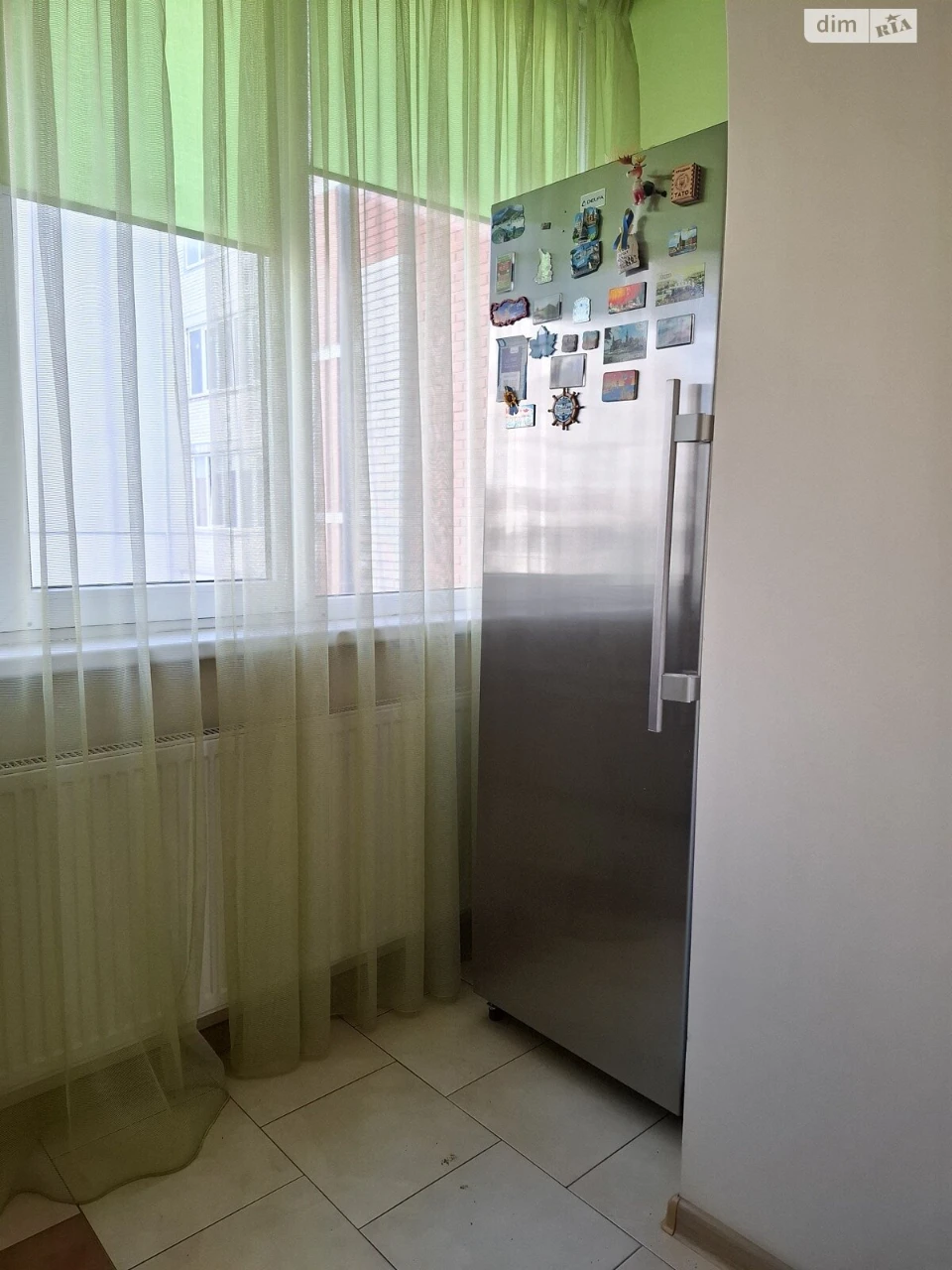 Sale of 3-room apartment in a brick house on вул. Вишневецького, micro-district Alaska