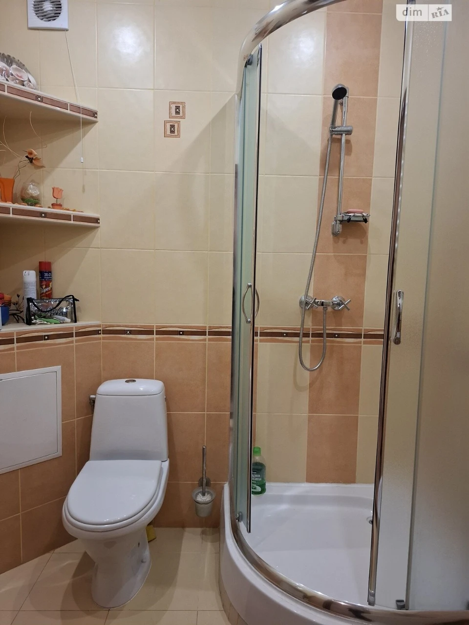 Sale of 3-room apartment in a brick house on вул. Вишневецького, micro-district Alaska