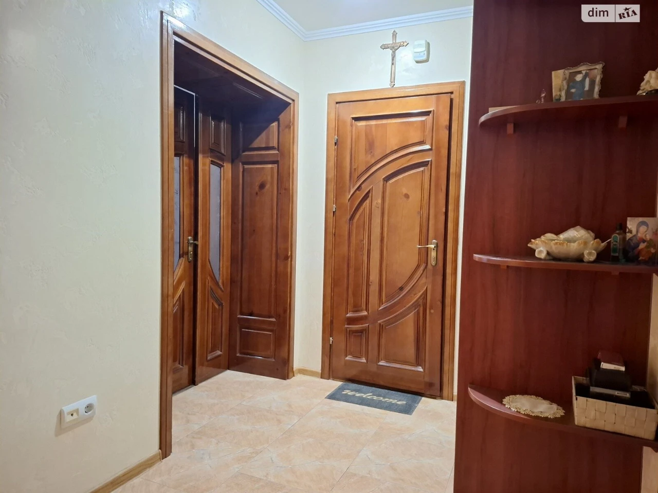Sale of 3-room apartment in a brick house on вул. Вишневецького, micro-district Alaska