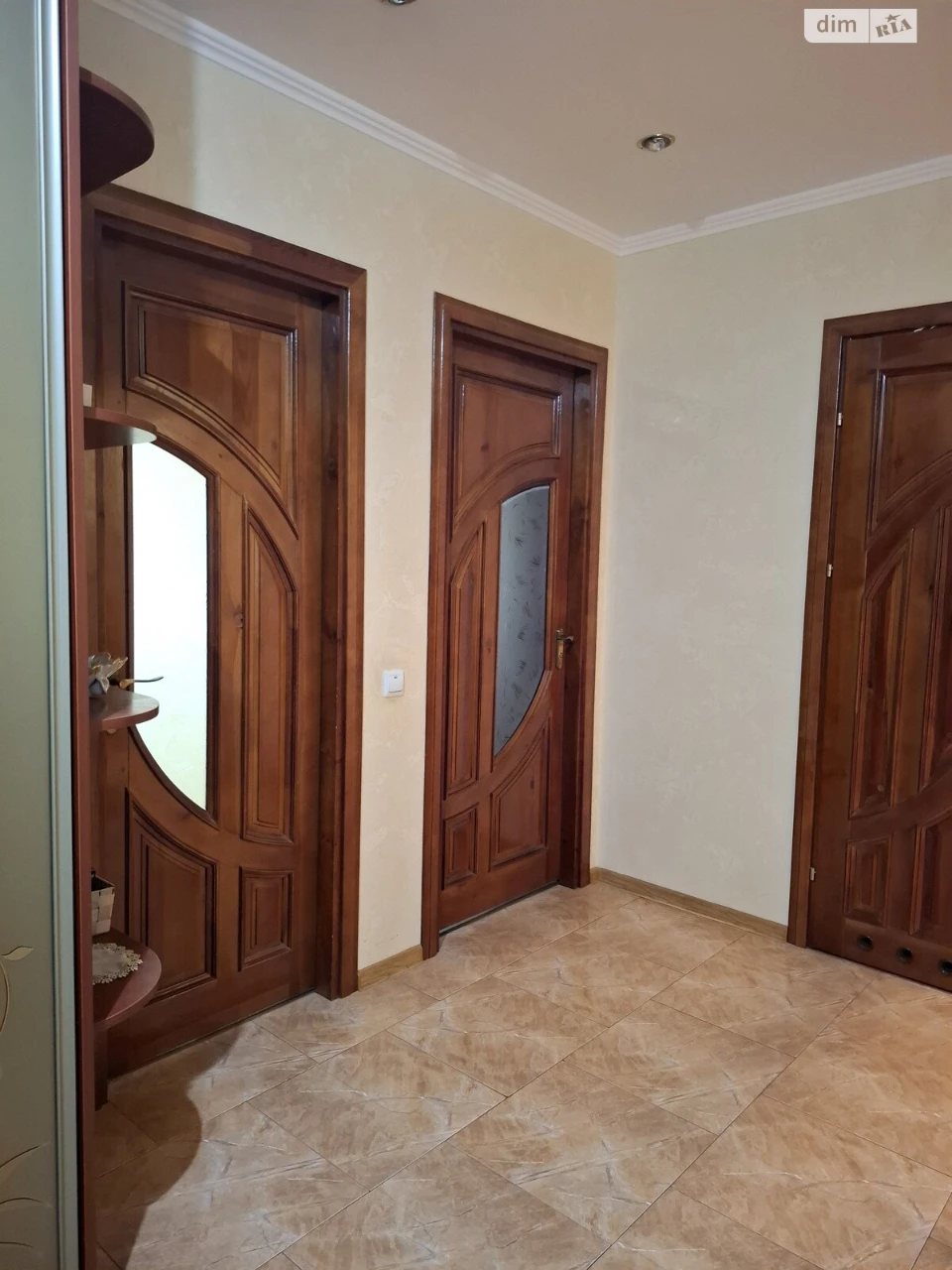 Sale of 3-room apartment in a brick house on вул. Вишневецького, micro-district Alaska