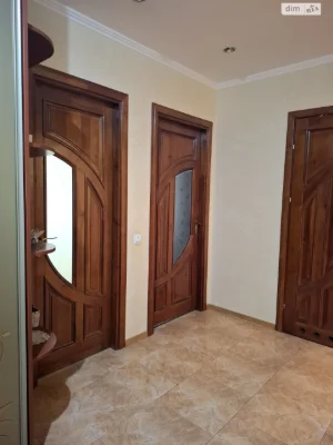 Sale of 3-room apartment in a brick house on вул. Вишневецького, micro-district Alaska