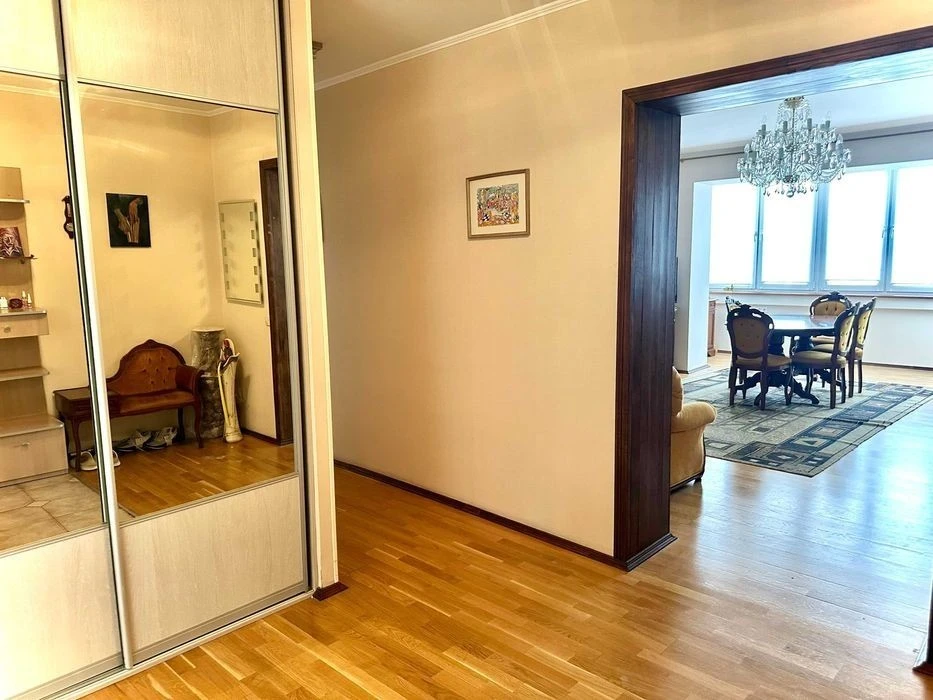Lesi Ukrainky Boulevard, 21 A, 4 rooms, 120 m2, from the owner