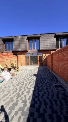 Таунхаус 130 м² у Новомиколаївці. Центральні комунікації.