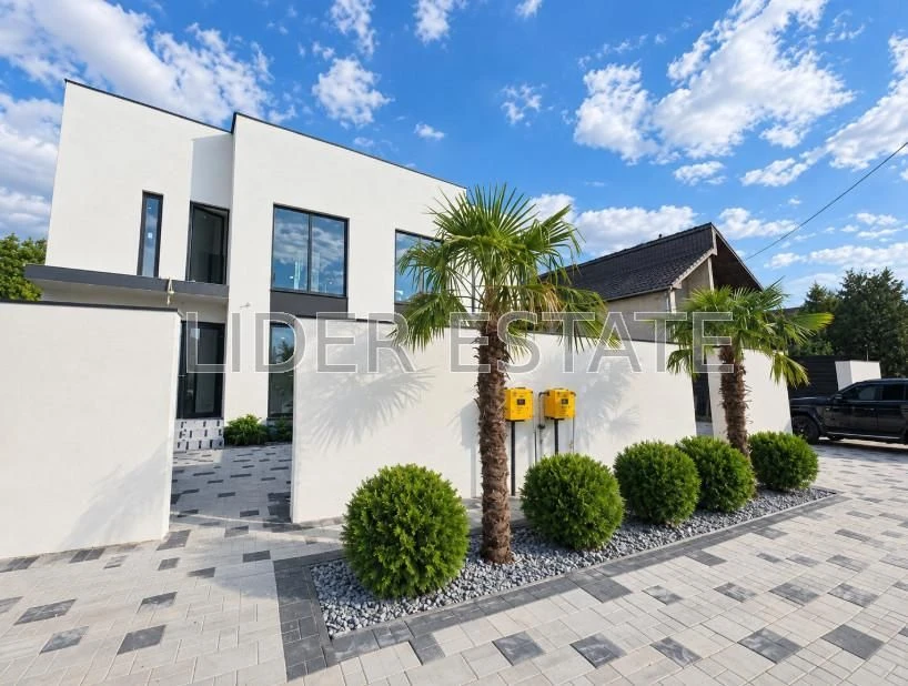 Продаж дуплекса 4 кімн., 140 м², 4.50 сот. | Ужгород
